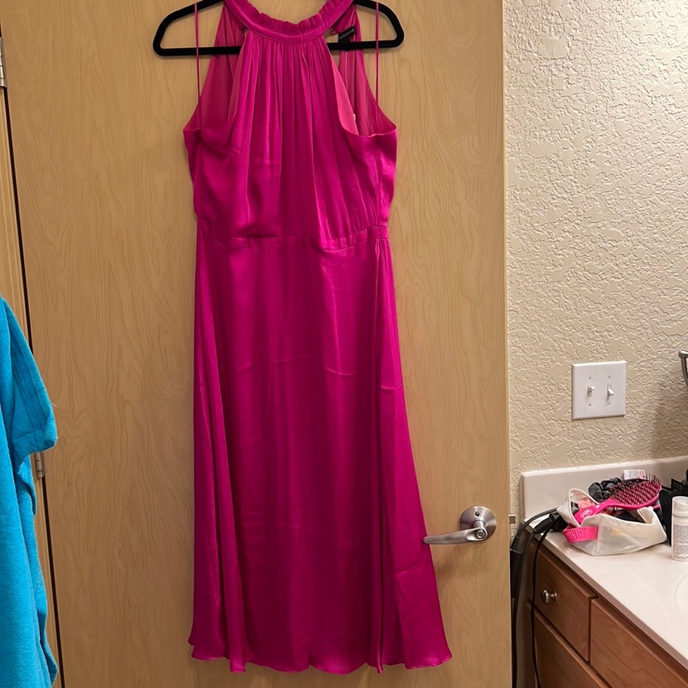 Never worn fuchsia Banana Republic midi, size 6.